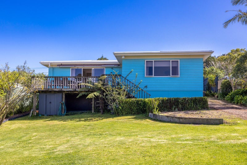 4 Mitchell Road, Surfdale, Waiheke Island - Carousel 1