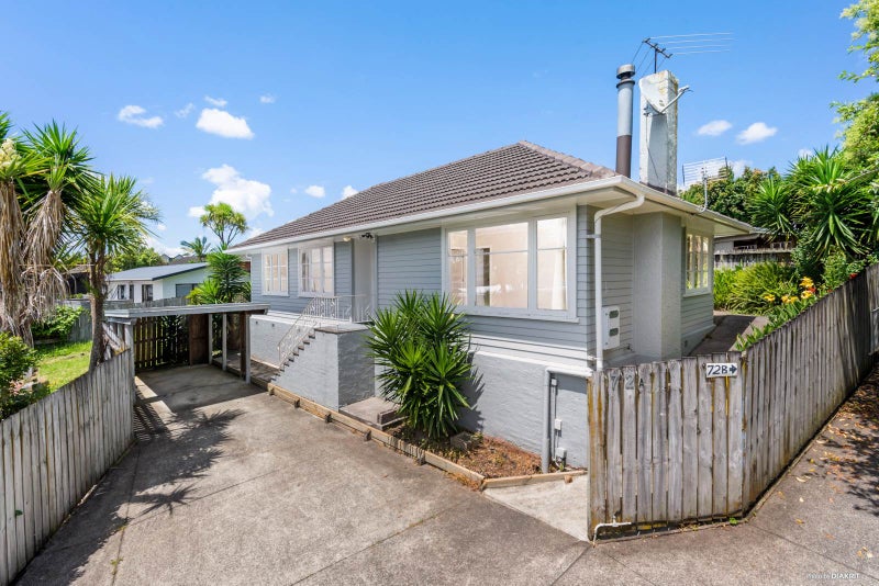 72A Kervil Avenue, Te Atatu Peninsula, Auckland - Carousel 1