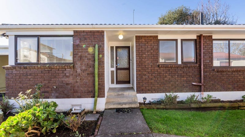 2/70 Butterworth Drive, Glendene, Auckland - Carousel 1