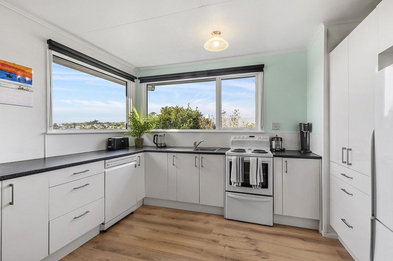 35 Beauzami Crescent, Ascot Park, Porirua - Carousel 2