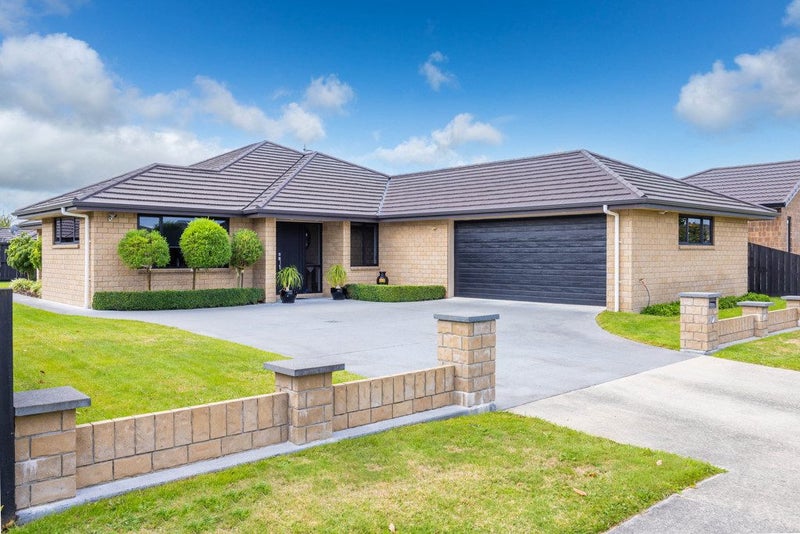 9 Sirius Crescent, Rototuna North, Hamilton - Carousel 1