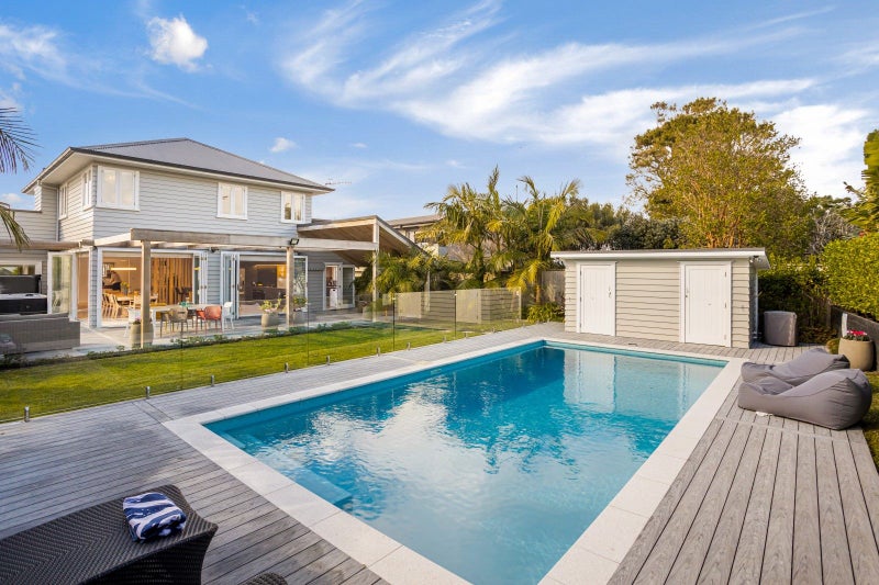 31 Seacliffe Avenue, Belmont, Auckland - Carousel 2