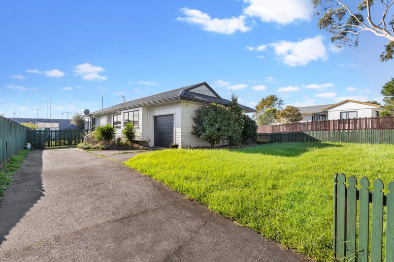 43 Barbados Drive, Unsworth Heights, Auckland - Carousel 1
