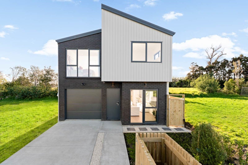 51 Picnic Point Road, Hobsonville, Auckland - Carousel 1