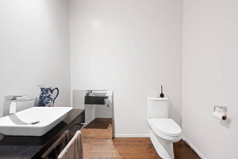 5B Peninsula Point, Huntington, Hamilton - Carousel 24