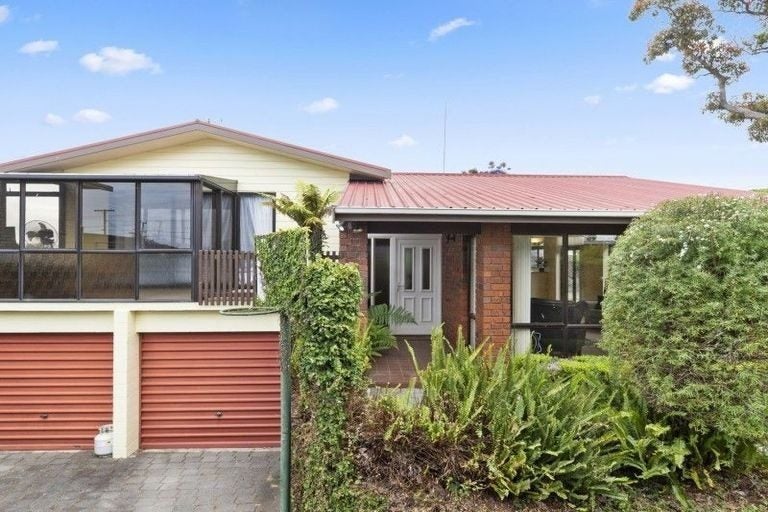 2 Whitaker Street, Otumoetai, Tauranga - Carousel 2