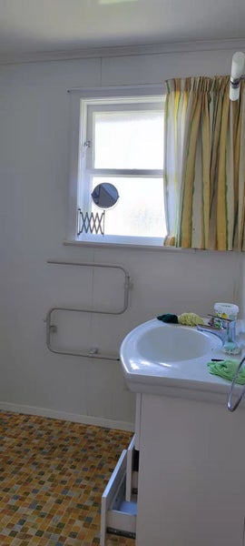 37 Dowling Grove, Silverstream, Upper Hutt - Carousel 10