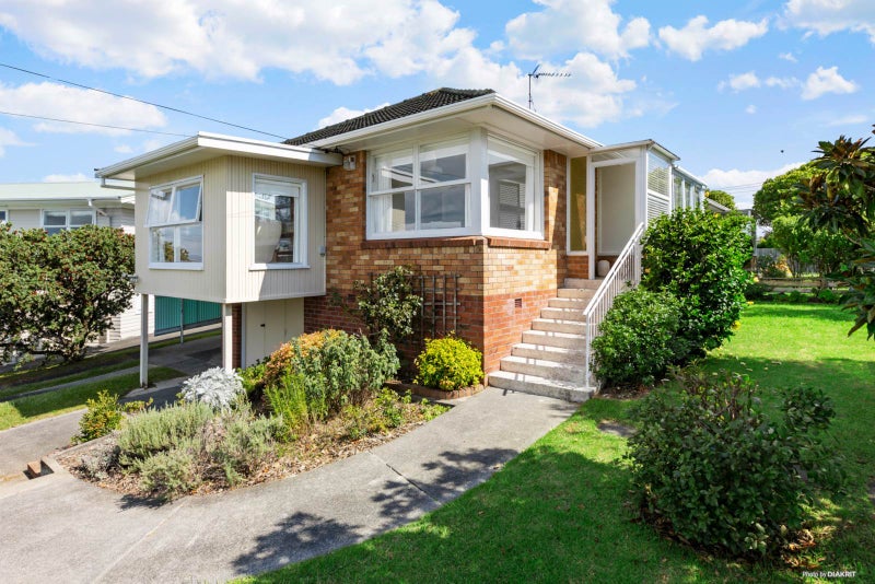 14 Currie Avenue, Hillsborough, Auckland - Carousel 1