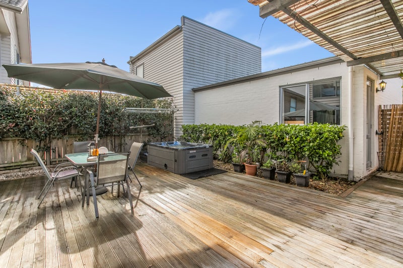 21 Phar Lap Crescent, Takanini, Auckland - Carousel 2