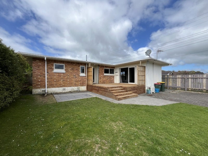 1 Truby King Street, Merrilands, New Plymouth - Carousel 1