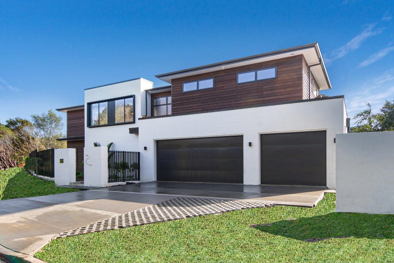 5 Waipuia Place, Greenhithe, Auckland - Carousel 1