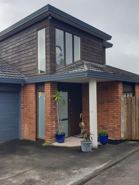 2/12 Raleigh Road, Northcote, Auckland - Carousel 1