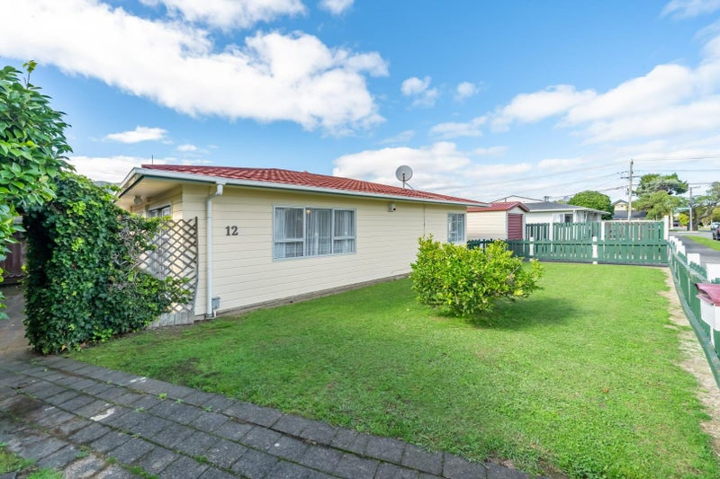 12 Saulbrey Grove, Woburn, Lower Hutt - Carousel 13