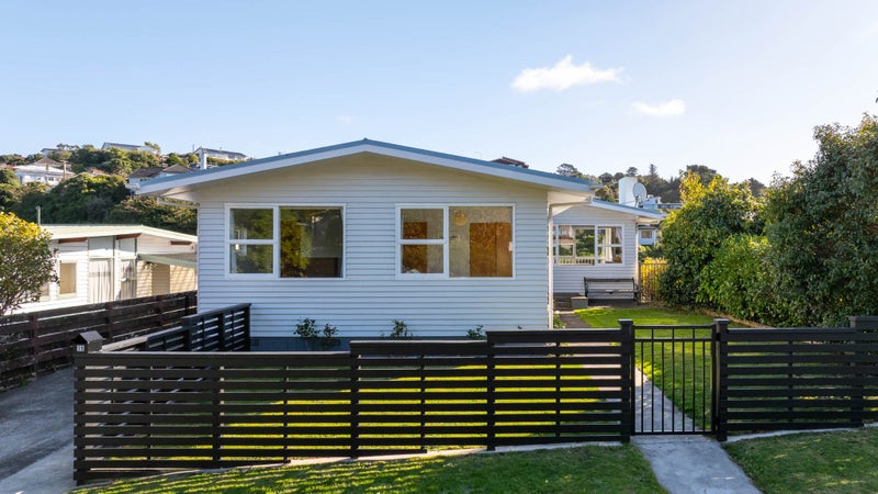 15 Silverbirch Grove, Churton Park, Wellington - Carousel 2
