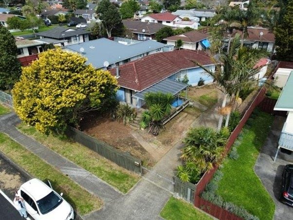 26 Gibbons Road, Weymouth, Auckland - Carousel 11