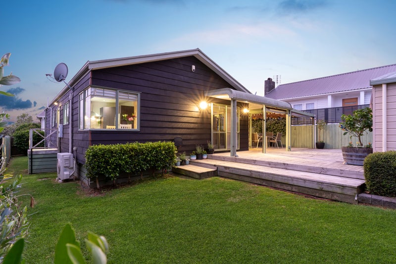 1A Netherlands Avenue, Kelston, Auckland - Carousel 1
