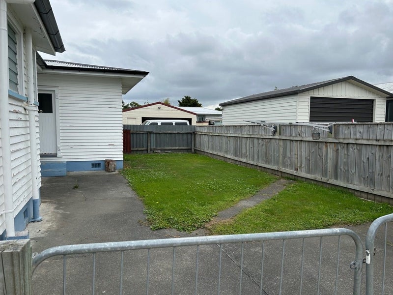 1212 Willowpark Road North, Mayfair, Hastings - Carousel 2