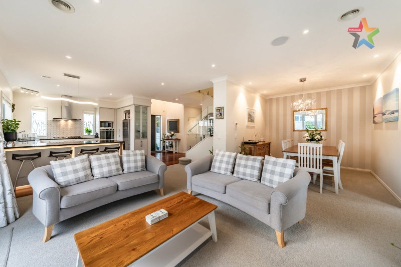 8C Glen Iris Grove, Woburn, Lower Hutt - Carousel 2