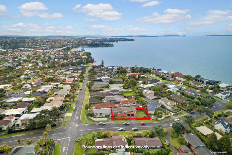 2/30 Montgomery Avenue, Rothesay Bay, Auckland - Carousel 1