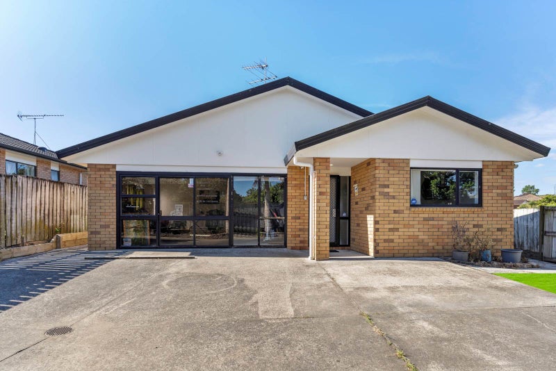 60 Castlefinn Drive, Weymouth, Auckland - Carousel 2