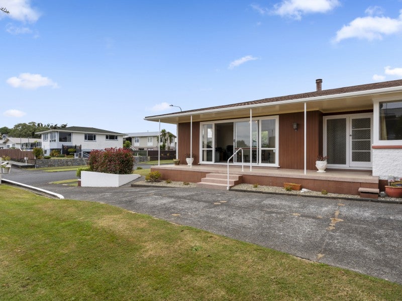 46 Nevada Drive, Merrilands, New Plymouth - Carousel 2