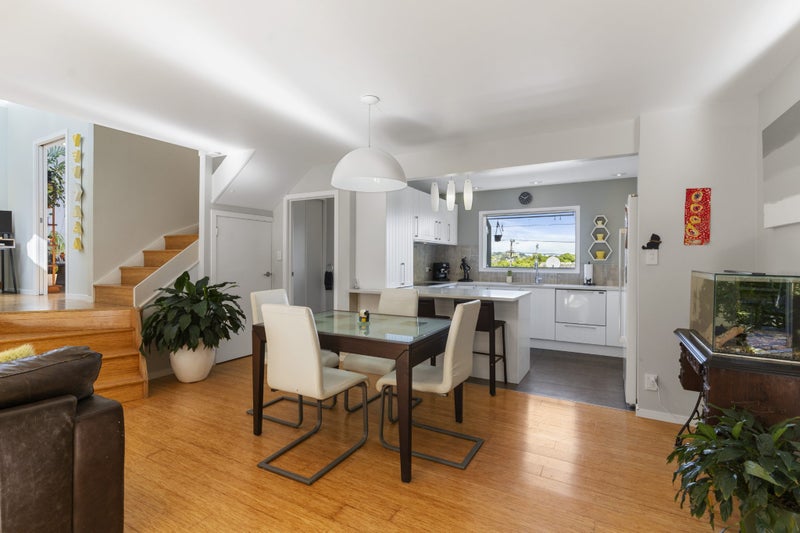 31A Owairaka Avenue, Mount Albert, Auckland - Carousel 1