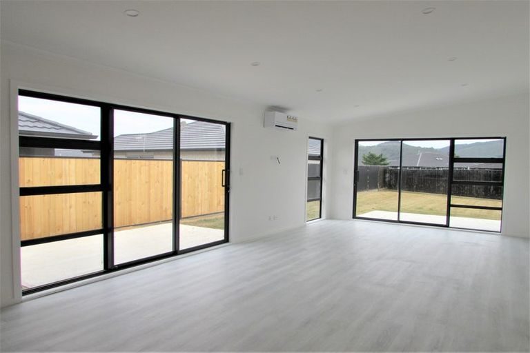 8 Whitten Way, Wallaceville, Upper Hutt - Carousel 2