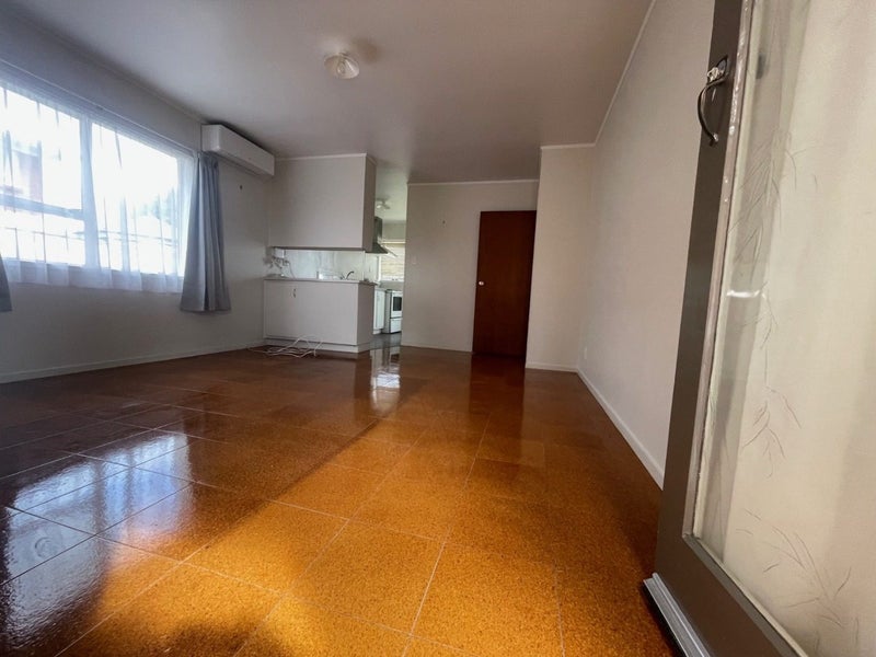 7/318 Te Atatu Road, Te Atatu South, Auckland - Carousel 2