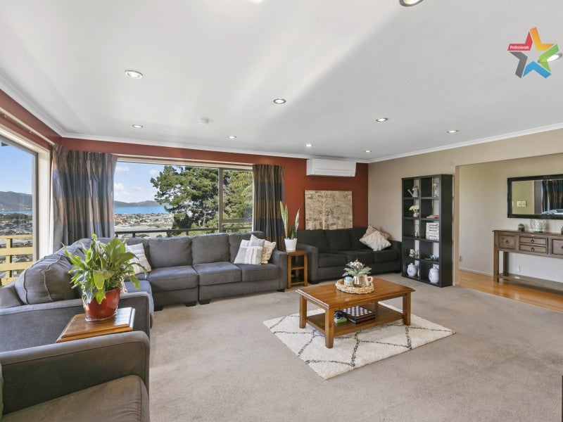 10 Jacaranda Grove, Maungaraki, Lower Hutt - Carousel 1