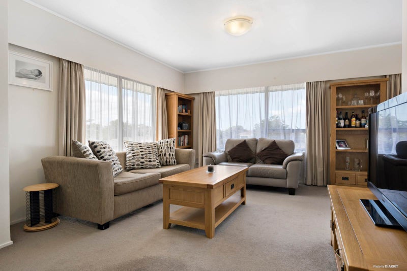 1/84 Velma Road, Hillcrest, Auckland - Carousel 2