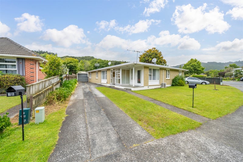 7B Deller Grove, Silverstream, Upper Hutt - Carousel 1