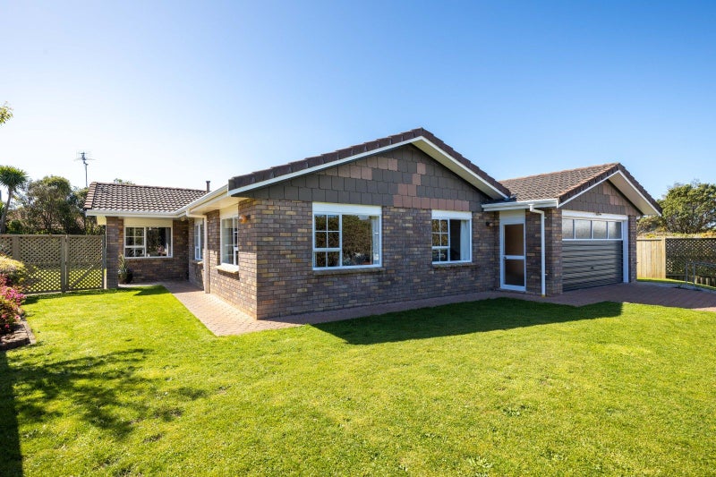 7 Boulevard Drive, Merrilands, New Plymouth - Carousel 1