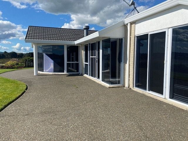 10 Tytus Place, Conifer Grove, Takanini - Carousel 2