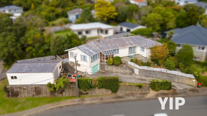 1 Turville Crescent, Newlands, Wellington - Carousel 1