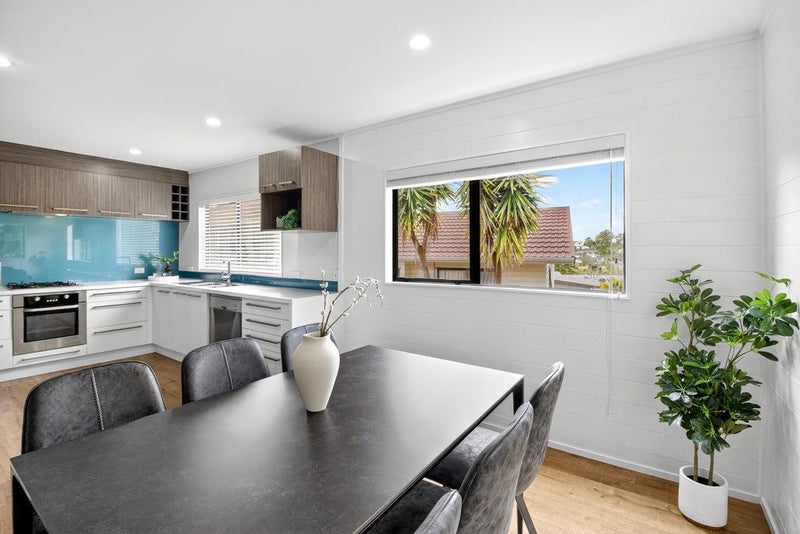 11 Longview Rise, Massey, Auckland - Carousel 2