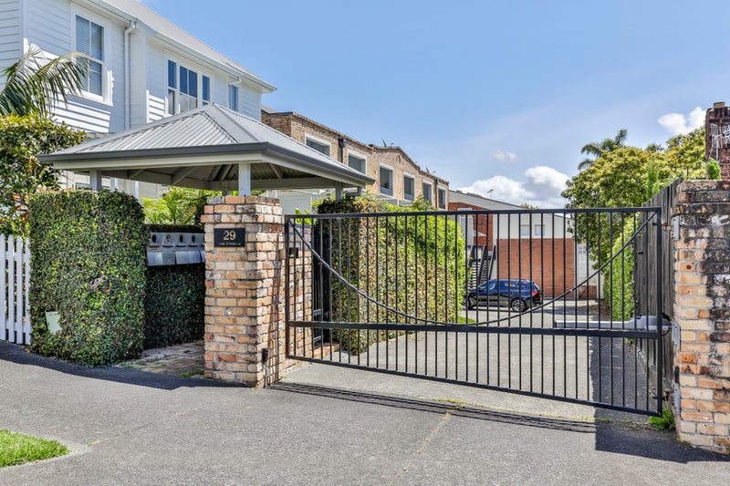 2/29 Dickens Street, Grey Lynn, Auckland - Carousel 1