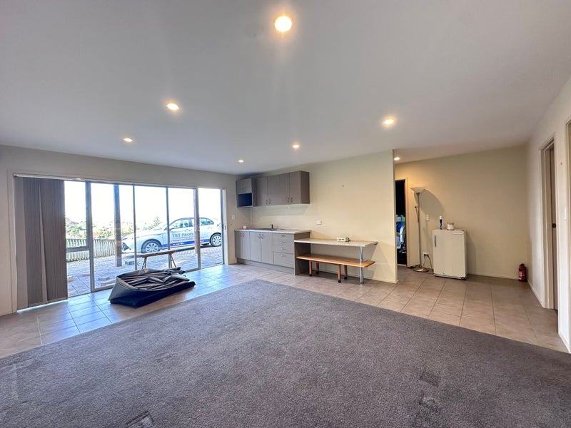 63 Haseler Crescent, Howick, Auckland - Carousel 1