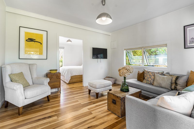 11 Korora Road, Oneroa, Waiheke Island - Carousel 2