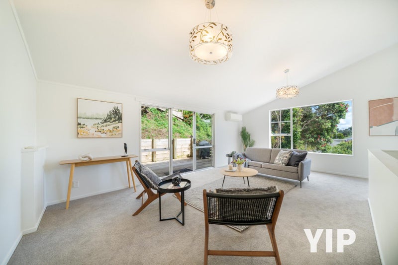 11 Petherick Crescent, Johnsonville, Wellington - Carousel 2