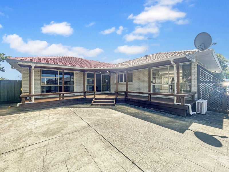 15 Campian Place, Golflands, Auckland - Carousel 2