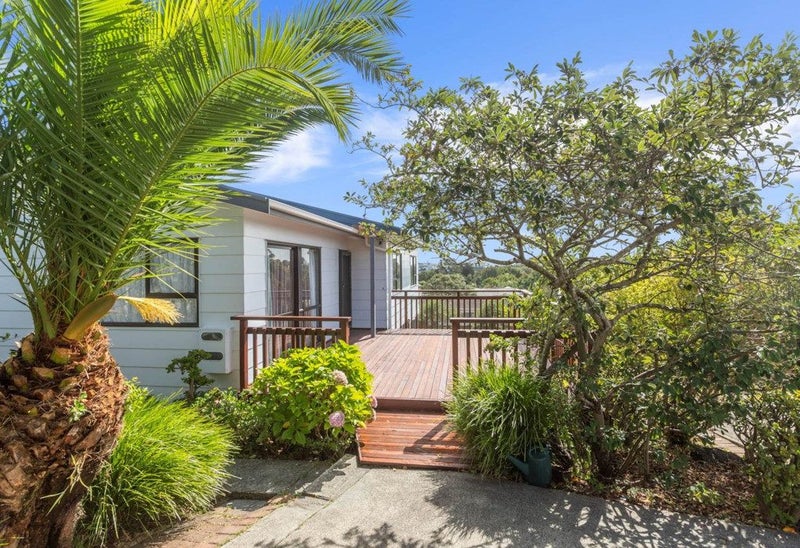 21 Flaunty Place, West Harbour, Auckland - Carousel 2