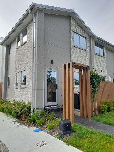 2/11 Cressy Street, Waterloo, Lower Hutt - Carousel 1