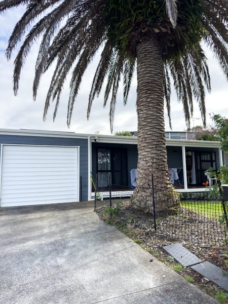 1 Cochrane Avenue, Arkles Bay, Whangaparaoa - Carousel 1