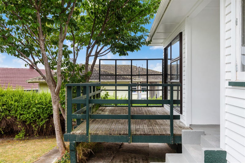 18 Aparangi Crescent, Elsdon, Porirua - Carousel 24