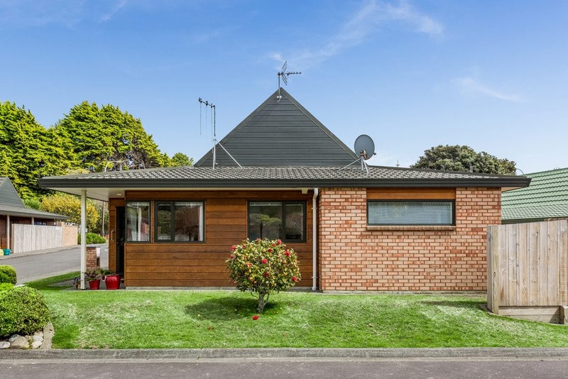 2/42 Main Road, Tawa, Wellington - Carousel 2