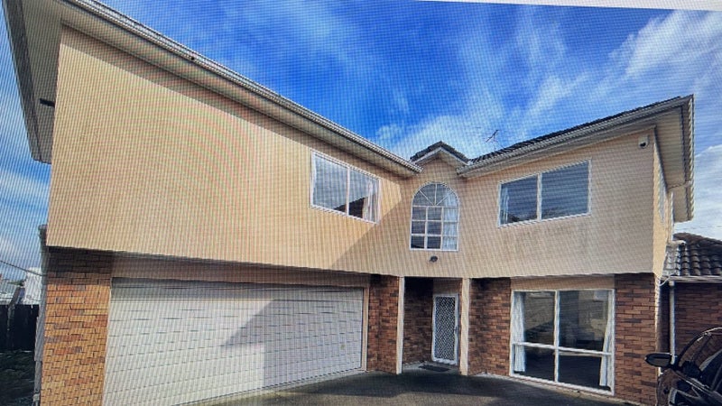 1135A New North Road, Mount Albert, Auckland - Carousel 1