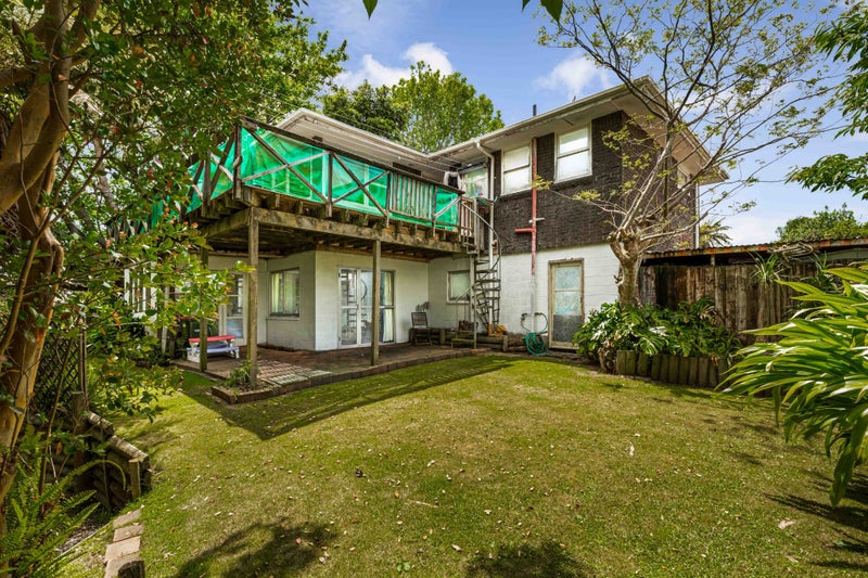 25 Bridgens Avenue, Te Atatu Peninsula, Auckland - Carousel 2