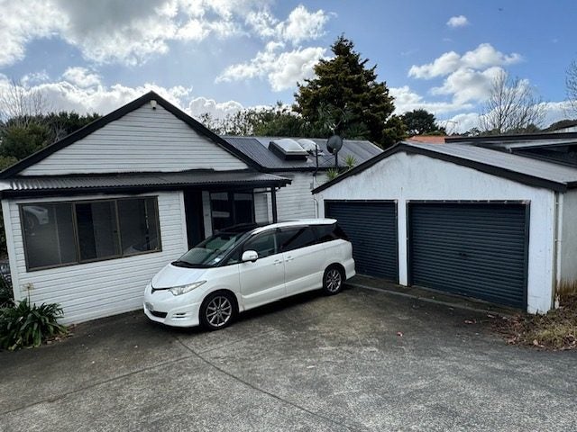 29 Oteha Valley Road, Northcross, Auckland - Carousel 1