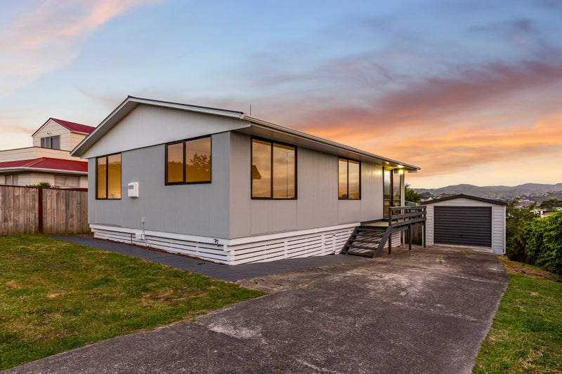 7 Humphreys Grove, Titahi Bay, Porirua - Carousel 1
