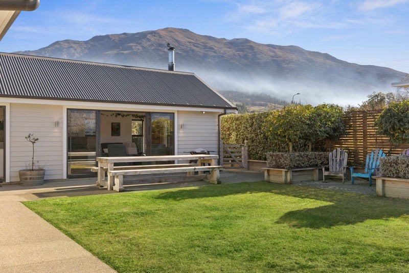 25 Bell Street, Wanaka - Carousel 1